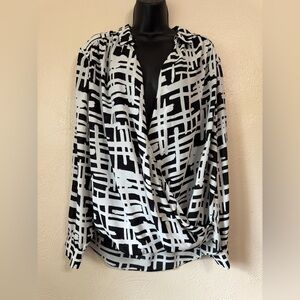 INC International Concepts Black and White Geometric Blouse 0146